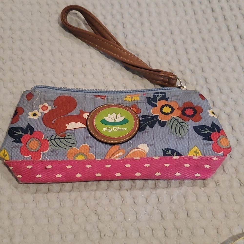NWOT Lily Bloom Wristlet (39)